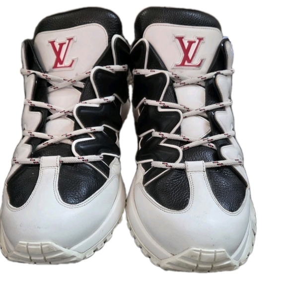 Louis Vuitton White & Black LV Run Away Sneakers - Picture 4 of 16